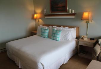 Inn at the Shore has Balcony rooms