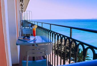 Hotel Suisse has Balcony rooms