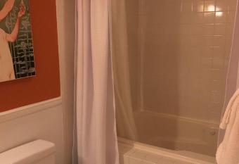 Vandiver Inn has Balcony rooms