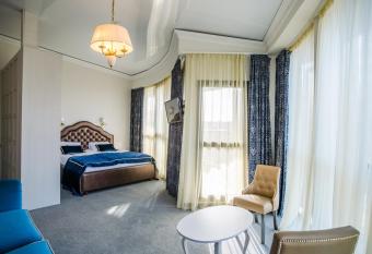   up   De Lux has Balcony rooms