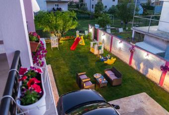 Apartman Mona has Balcony rooms