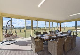 Noble Willow Homestead Lovedale. Super Spacious, with views and pool has Balcony rooms