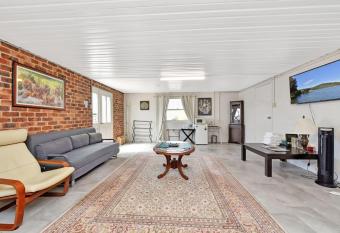 Noble Willow Studio Lovedale. A Cosy Unique Wine Country Refuge allows 18 year olds to book a room