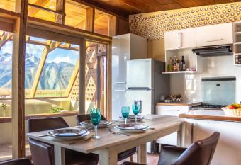 Casa 100% ecol  gica con vista a los glaciares andinos allows 18 year olds to book a room