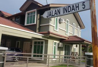 Homestay Melaka Sungai Udang (TSF Qaseh) has Balcony rooms