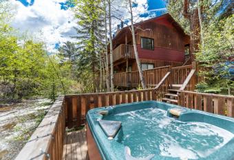 Ponderosa Lodge has Balcony rooms