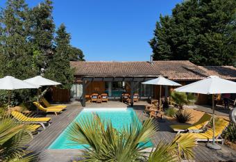 Villa-Arestel Chambres & Table d h  tes allows 18 year olds to book a room