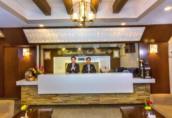 Kathmandu Suite Home has rooms with a private hot tub