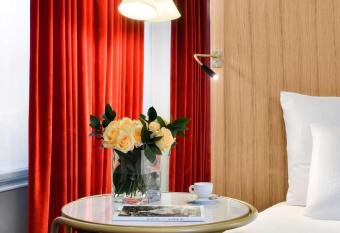 H  tel l Echiquier Op  ra Paris - MGallery has rooms with a private hot tub