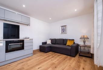 Weeping Willow     Three Tuns Apartments, Pettistree has Balcony rooms