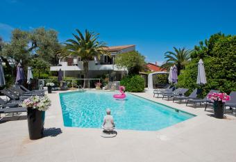 H  tel La Villa Cap d   Antibes has Balcony rooms