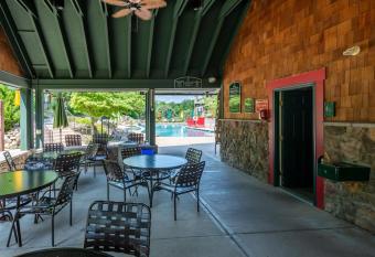 Hawk Hill has Balcony rooms