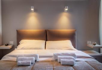 Bella Vista has Balcony rooms