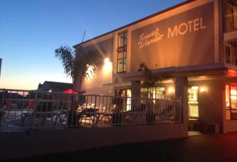 Fenwick Islander Motel has Balcony rooms