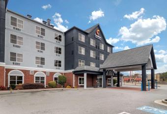Comfort Inn and Suites Calhoun South allows 18 year olds to book a room