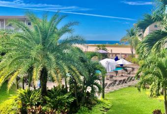 Thunderbird Beach Resort has Balcony rooms