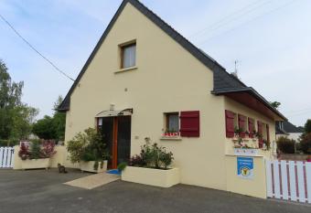 La CHAMBRE has Balcony rooms