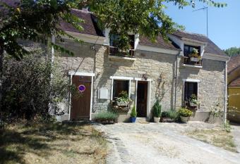 Charmante Maison    Recloses has Balcony rooms