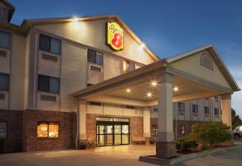 Super 8 by Wyndham Perryville allows 18 year olds to book a room