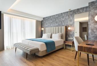 Acta The Avenue allows 18 year olds to book a room