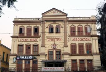 YMCA SEACOM INN has Smoking rooms