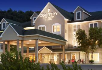 Country Inn & Suites by Radisson, Lehighton,PA allows 18 year olds to book a room