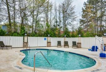 Studio 6 Opelika Auburn Al allows 18 year olds to book a room