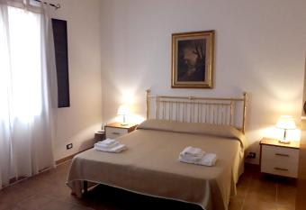 2 bedrooms house with city view enclosed garden and wifi at Ballata has Smoking rooms