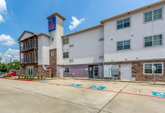 Studio 6 Orange Tx allows 18 year olds to book a room