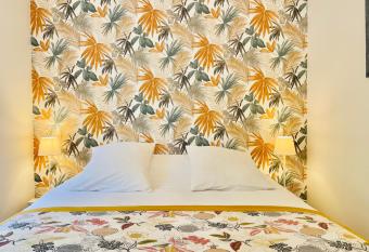 Hotel De Ma Tante has Balcony rooms