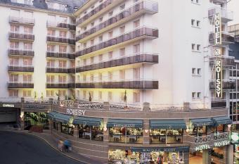 H  tel Roissy has Balcony rooms
