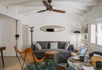 Casa Para  so Cascais allows 18 year olds to book a room