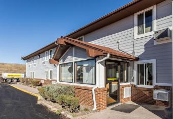 Rodeway Inn has Smoking rooms