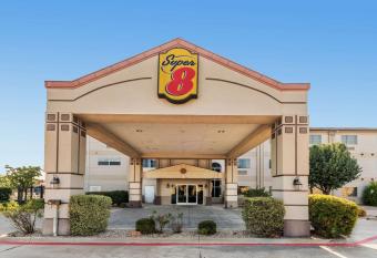 Super 8 by Wyndham Weatherford has Smoking rooms