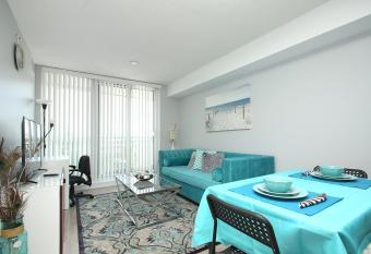 GLOBALSTAY 1 Bedroom & Den Condo in the Heart of Downtown Toronto has Balcony rooms