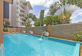 Chic Condo has Balcony rooms