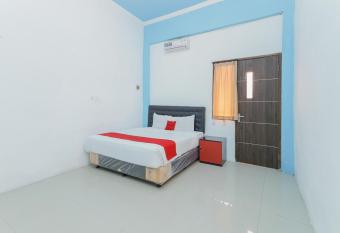 RedDoorz at Bypass Town Square Mojokerto has Balcony rooms
