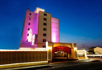Hotel Mine (Love Hotel) has Smoking rooms