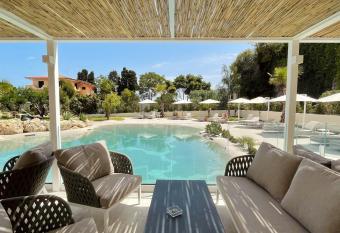 Suite Hotel L Oasi di Riaci allows 18 year olds to book a room