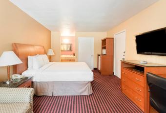 OYO Hotel Jefferson Tx Hwy 59 has Smoking rooms