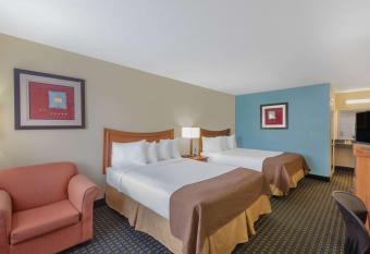 Days Inn by Wyndham Natchitoches has Smoking rooms