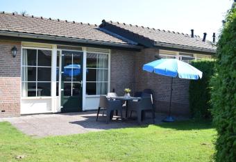 Zeumeren 6 pers. bungalow allows 18 year olds to book a room