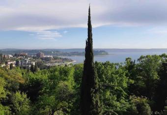 Modern, comfort and close to the beach has Balcony rooms