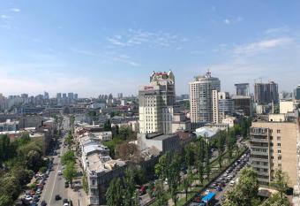 Bulvar Shevchenko allows 18 year olds to book a room