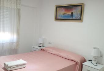 Rooms Nice and Quite allows 18 year olds to book a room