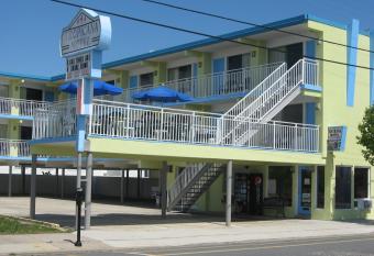 Tropicana Motel has Balcony rooms