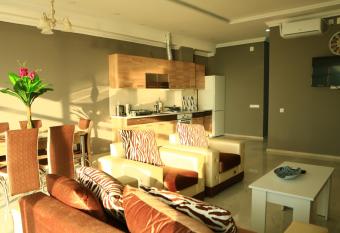 Gumbati exclusive Apartment has rooms with a private hot tub
