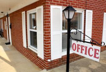 Savannah Motel has Smoking rooms