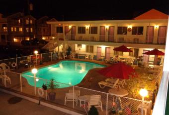 Fountain Motel has Balcony rooms