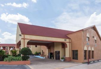 Super 8 by Wyndham Athens TX has Smoking rooms